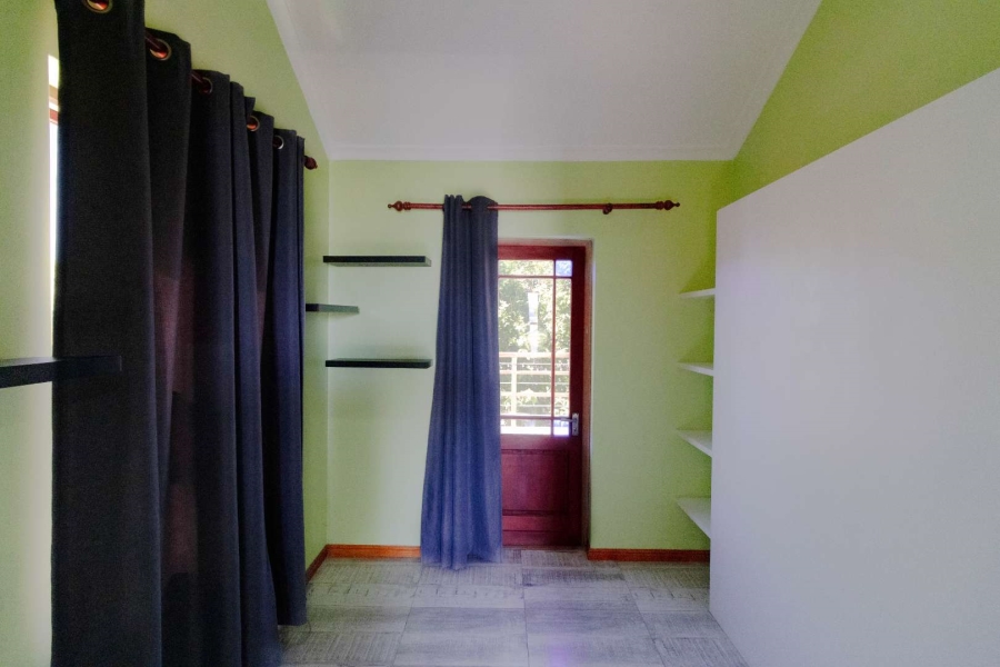 4 Bedroom Property for Sale in Sandbaai Western Cape